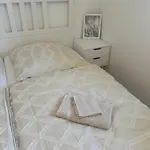 Neu Renovierte In Mit Parkplatz דירה