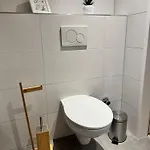 דירה Neu Renovierte In Mit Parkplatz