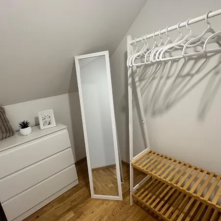 Neu Renovierte In Mit Parkplatz *