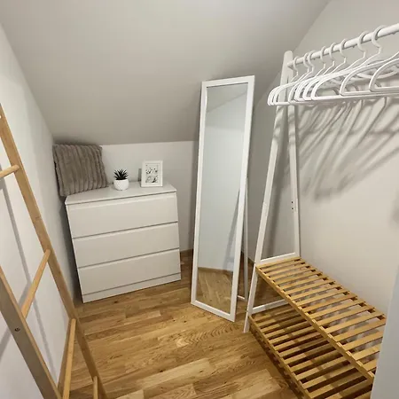 Neu Renovierte In Mit Parkplatz * Steyr