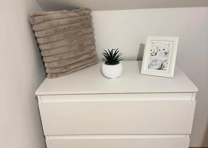 아파트 Neu Renovierte In Mit Parkplatz 슈타이어