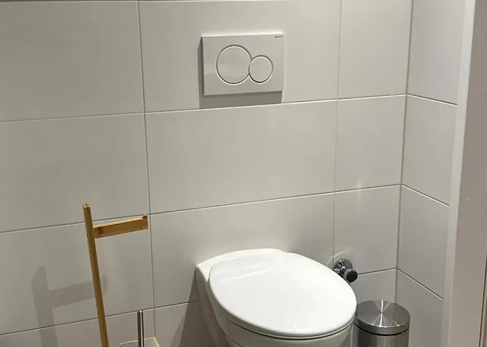 Neu Renovierte In Mit Parkplatz 아파트 *