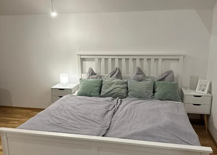 Neu Renovierte In Mit Parkplatz 아파트 슈타이어