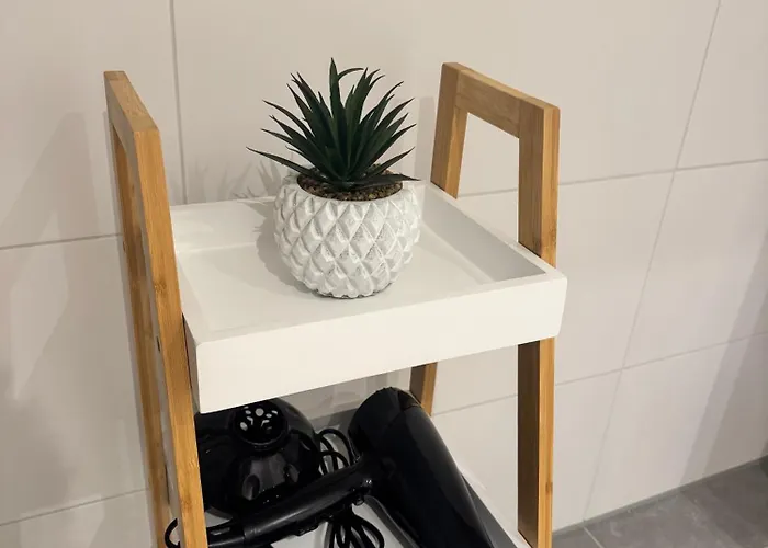 Neu Renovierte In Mit Parkplatz 슈타이어