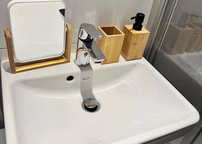 Neu Renovierte In Mit Parkplatz