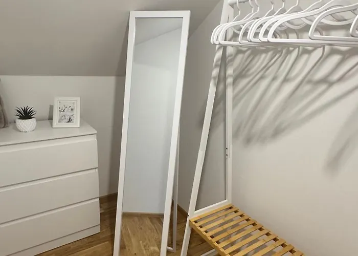 Neu Renovierte In Mit Parkplatz 슈타이어