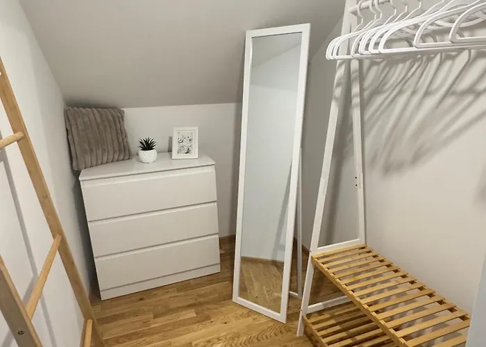 Neu Renovierte In Mit Parkplatz * 슈타이어