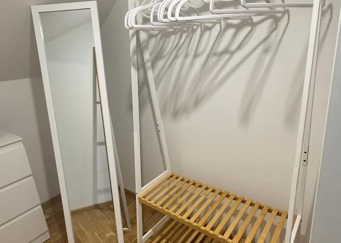 Neu Renovierte In Mit Parkplatz 아파트 슈타이어