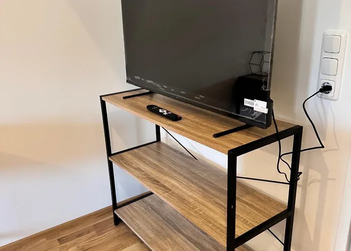 Neu Renovierte In Mit Parkplatz 아파트 *