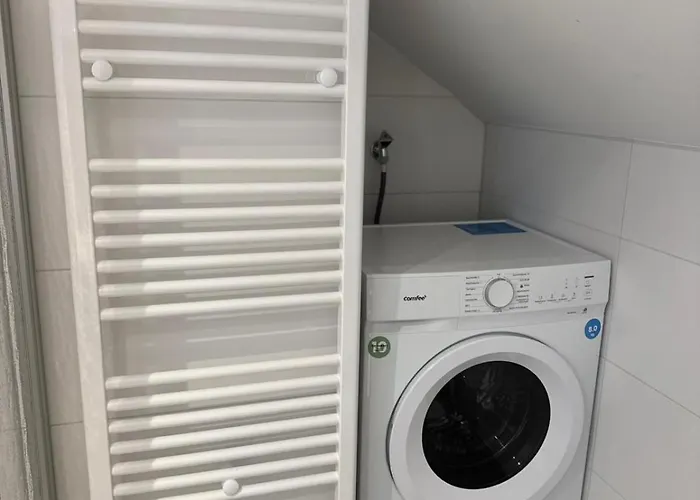 Neu Renovierte In Mit Parkplatz 슈타이어