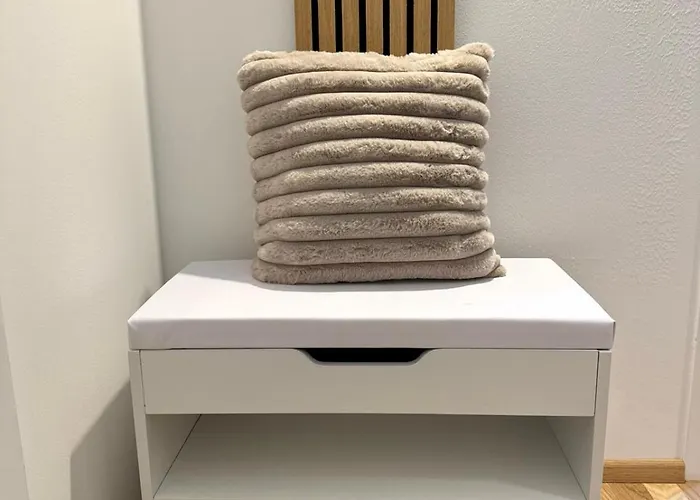 아파트 Neu Renovierte In Mit Parkplatz