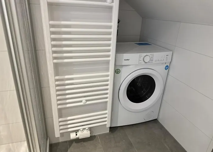 아파트 Neu Renovierte In Mit Parkplatz 슈타이어