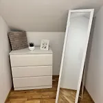 Neu Renovierte In Mit Parkplatz Apartment