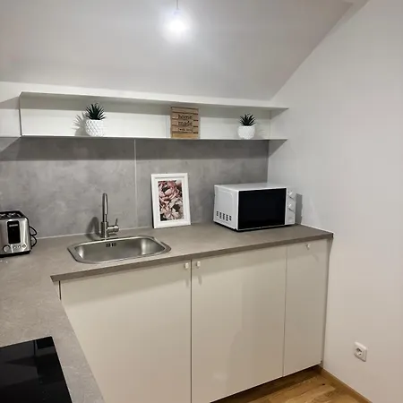 Neu Renovierte In Mit Parkplatz Apartamento