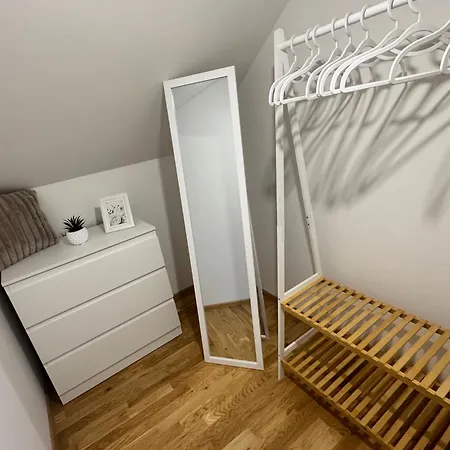 Daire Neu Renovierte In Mit Parkplatz Steyr