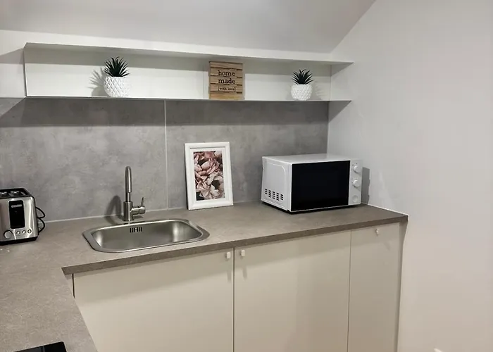 Neu Renovierte In Mit Parkplatz Daire