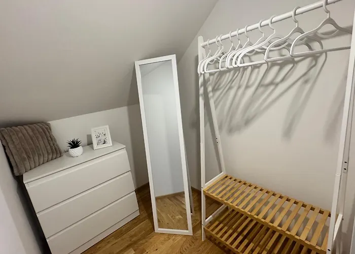 Neu Renovierte In Mit Parkplatz *